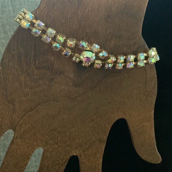 Four Vintage Gold Tone Bracelets 7-7.5” Faux Pearl AB Rhinestone - Picture 6 of 9